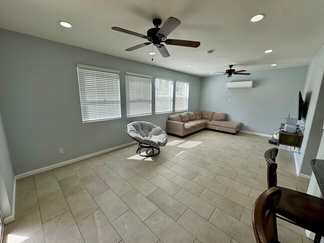 Building Photo - 40123 Vista Ridge Dr