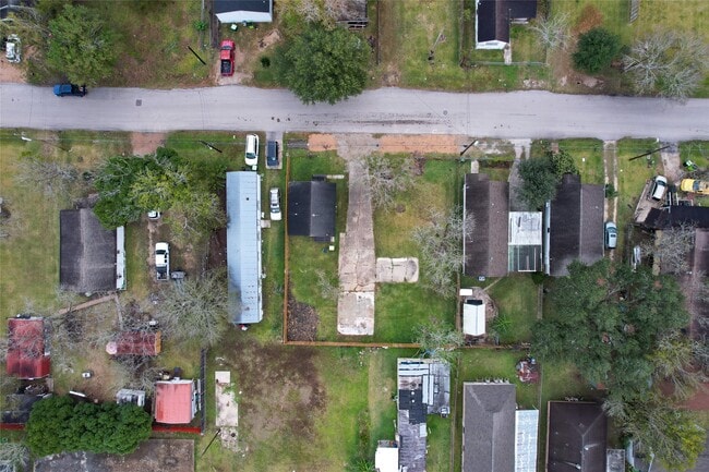 Building Photo - 709 Center St