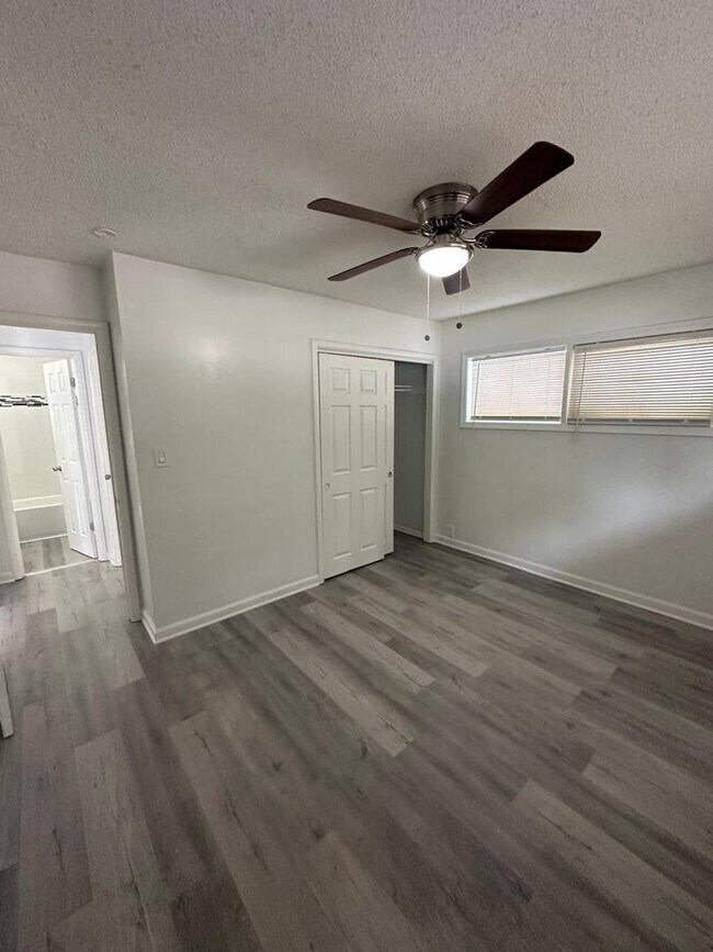 Building Photo - 4 bedroom 1 bath