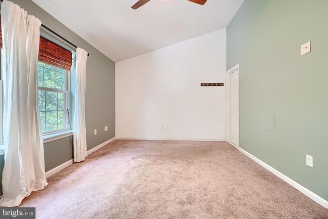 Building Photo - 30 Old Forge Ct