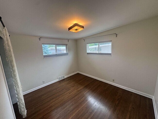Building Photo - Spacious 3 Bed 2 Bath in the heart of Littleton
