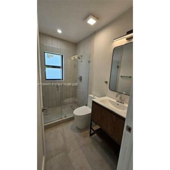 Building Photo - 424 NE 63rd St