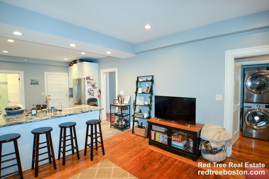 Living Room - 60 Mapleton St