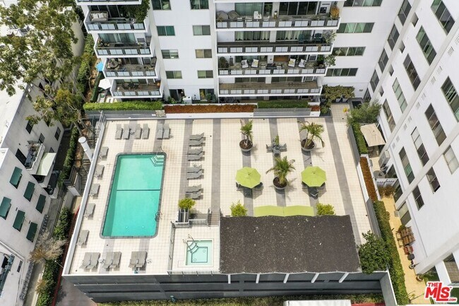 Building Photo - 1155 N La Cienega Blvd