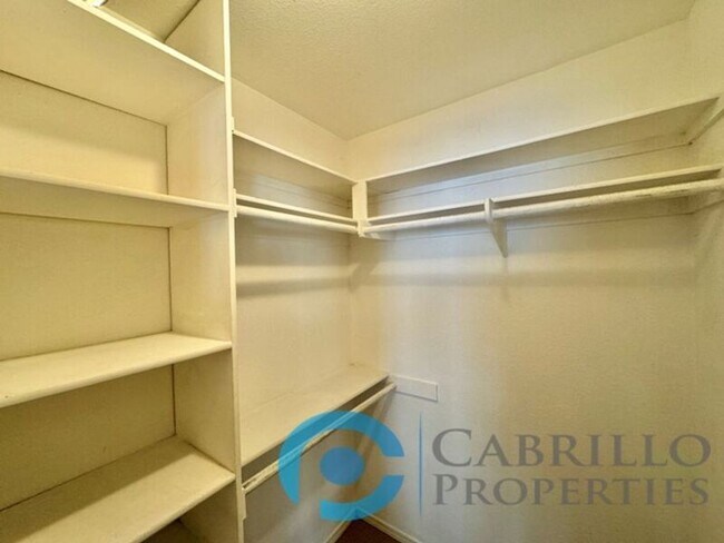 Building Photo - 1070 Felspar St