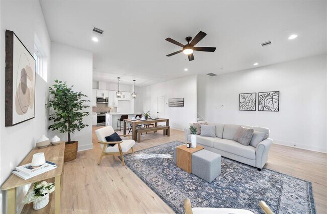 Building Photo - 6404 Highland Pine Ln