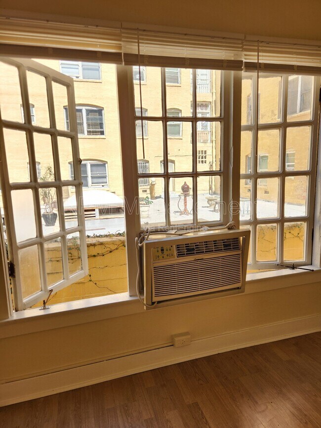 Building Photo - 1825 Ivar Ave