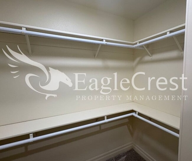 Building Photo - Beautiful Five Bedroom Home with Acreage