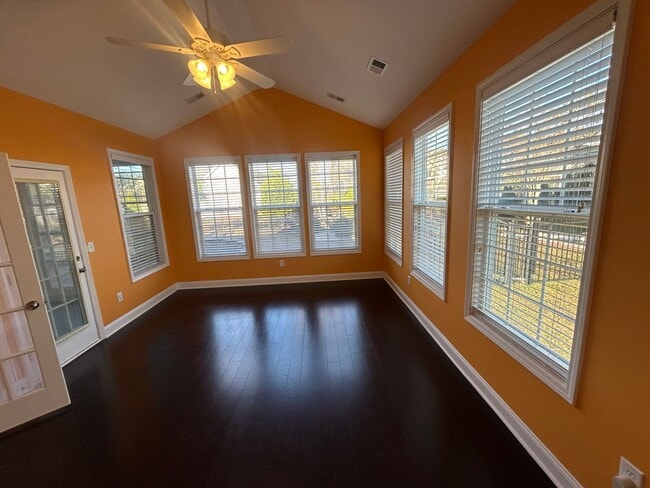 Building Photo - 1189 Parish Way