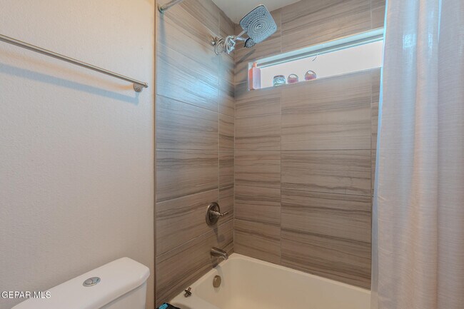 Building Photo - 305 Del Palmar