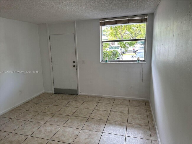 Building Photo - 1801 S Treasure Dr
