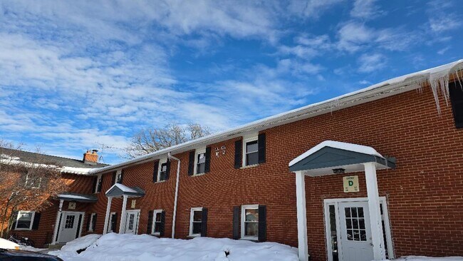 Primary Photo - 5 Arrowhead Dr