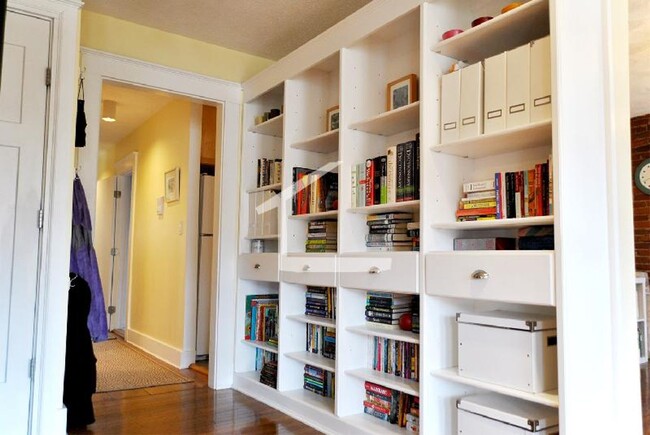 Building Photo - Best 2 Bed in Brighton! HUGE Apartment w/ ...