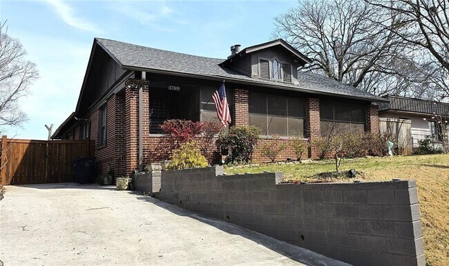 Primary Photo - 1789 Thompson Ave