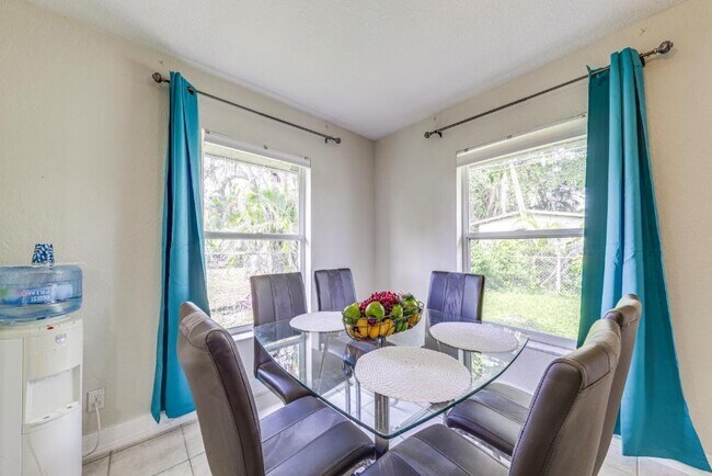 Building Photo - 4815 Bertha St