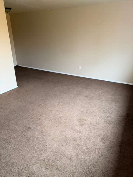 Building Photo - 14815 Euclid Ave