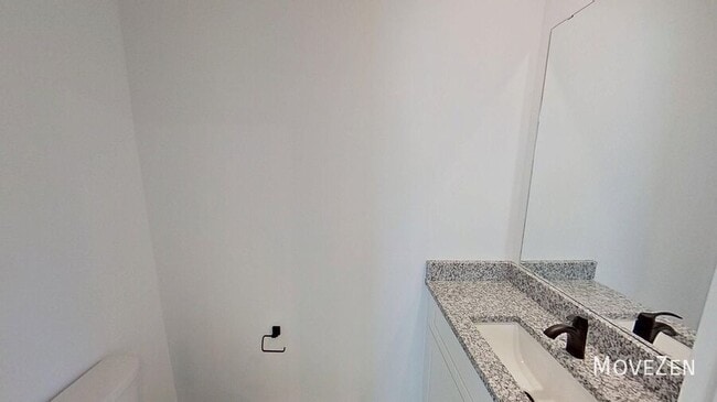 Building Photo - 275 Vanderbilt Rd