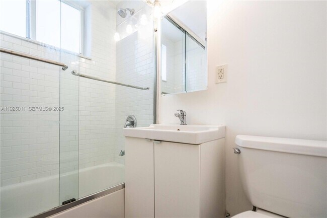 Building Photo - 1750 S Treasure Dr