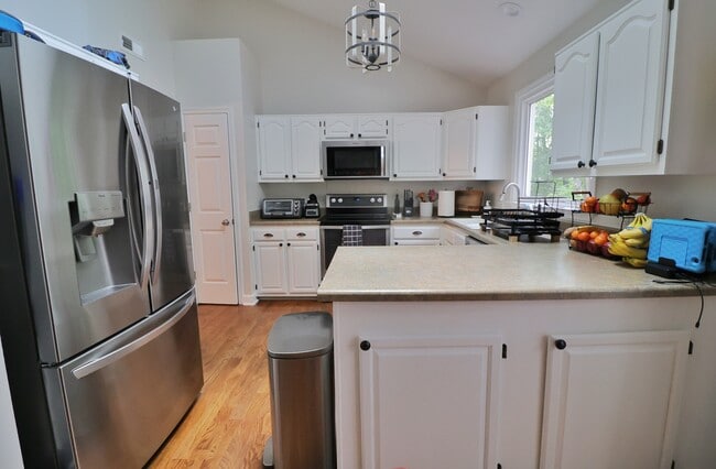 Building Photo - 2804 Cove Ridge Rd