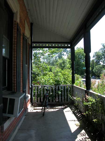 Building Photo - 334 E Mulberry St