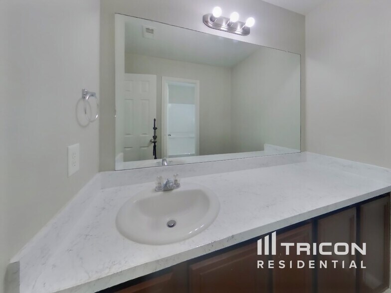 Building Photo - 21414 Jamals Way