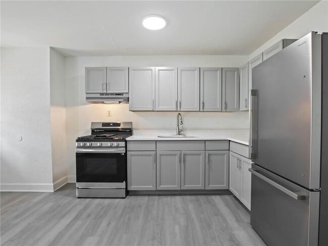 Building Photo - 526 Woodlore Dr