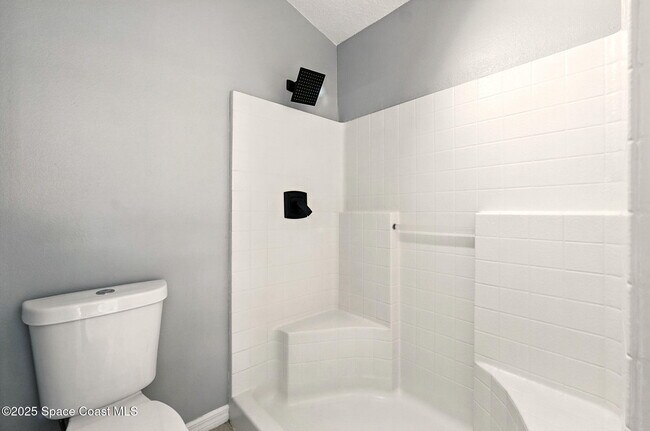 Building Photo - 460 Martigues Dr