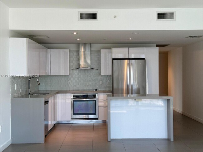 Building Photo - 1600 NE 1st Ave