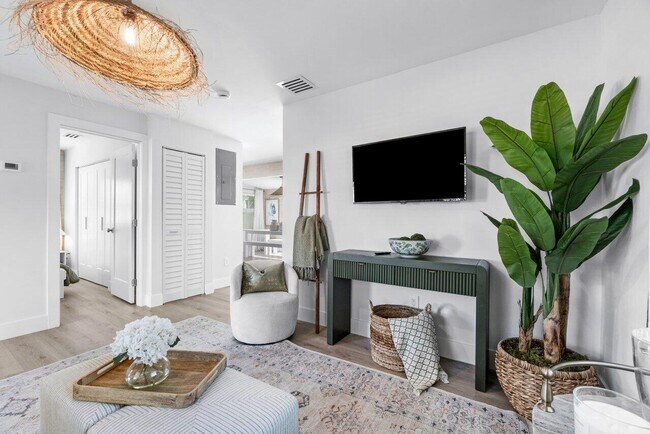 Building Photo - 512 49th St