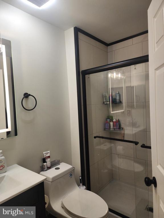 Building Photo - 16 Charles Ct