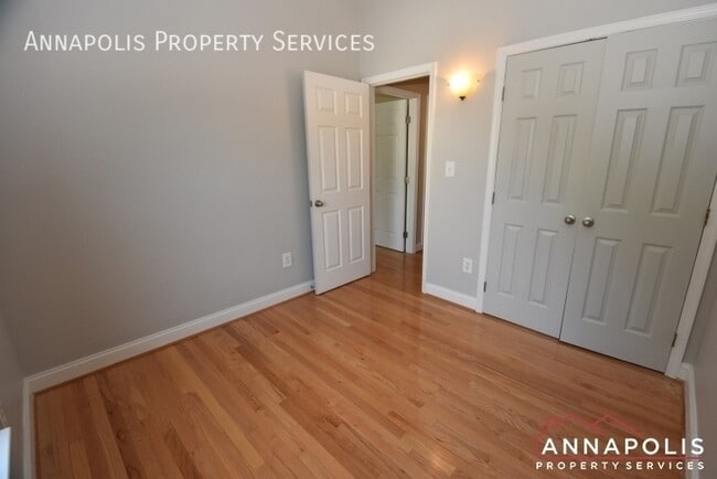 Building Photo - 888 Stonehurst Ct
