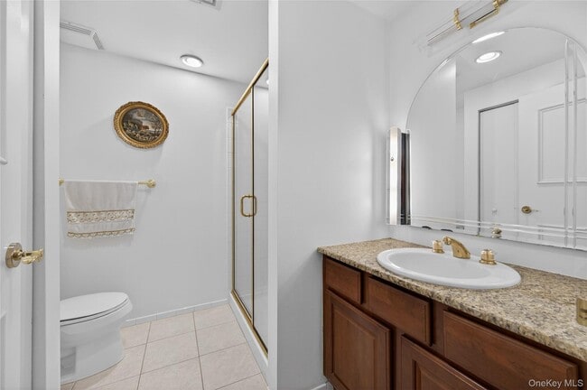 Building Photo - 242 Maple Ave