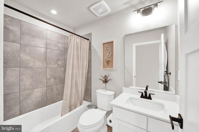 Building Photo - 15 Pratt Ln