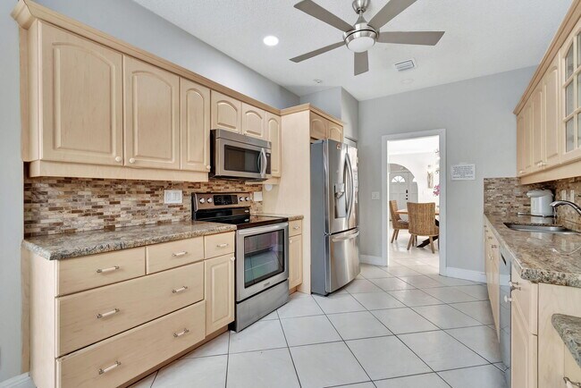 Building Photo - 7883 Villa Nova Dr N
