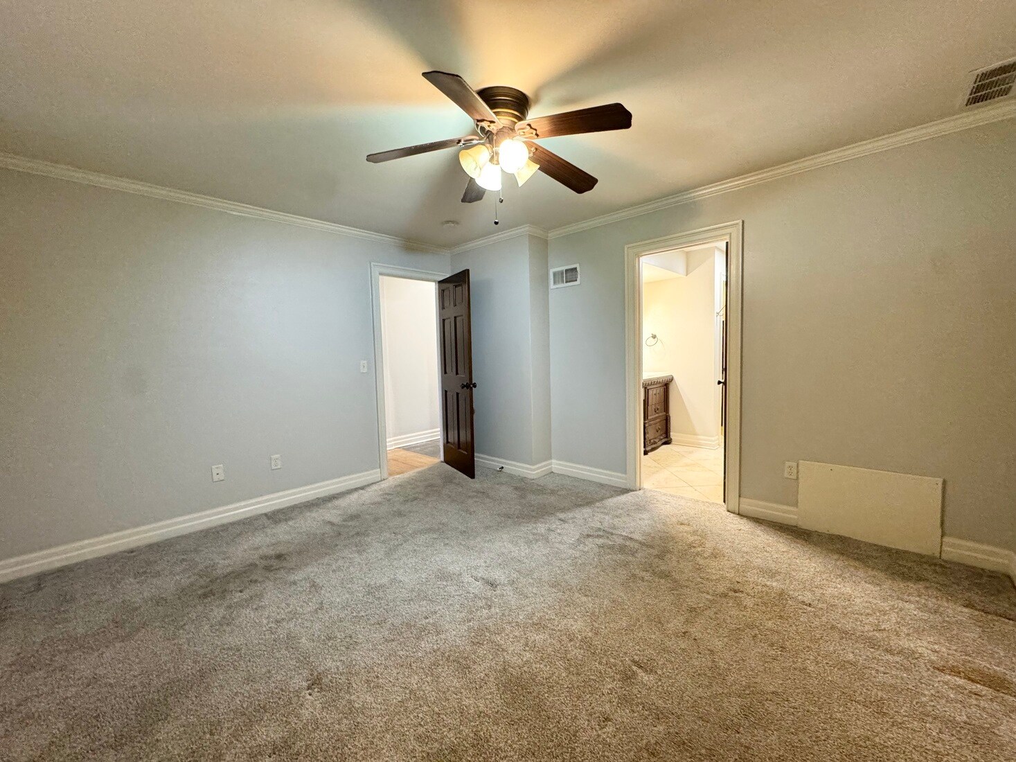 Building Photo - 1715 Summit St