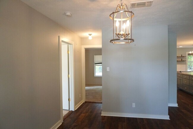 Building Photo - 210 Baber St