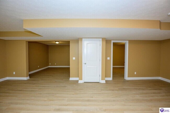Building Photo - 114 W Mandarin Ct