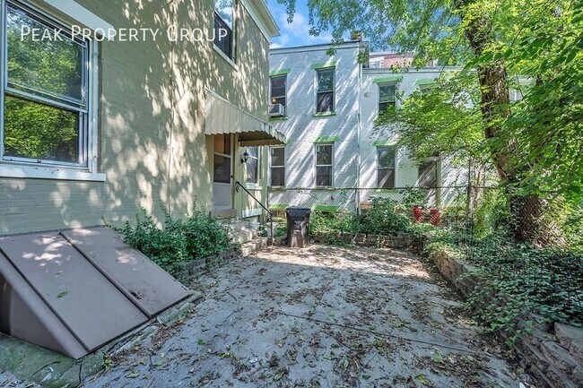 Building Photo - 3206 Bishop St