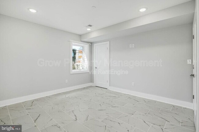 Building Photo - 1904 E York St