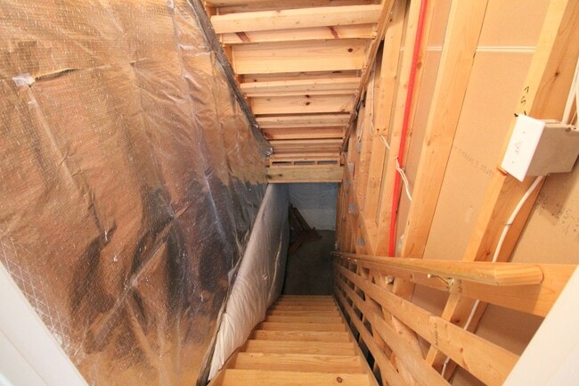 Building Photo - Liberty square end unit townhome for rent!