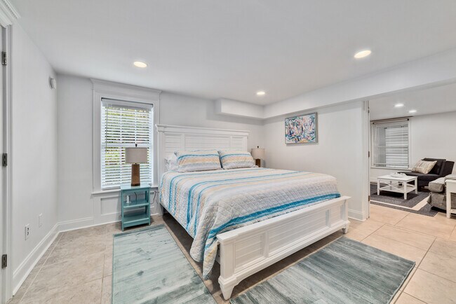 Building Photo - 2009 Wedgewood Cir