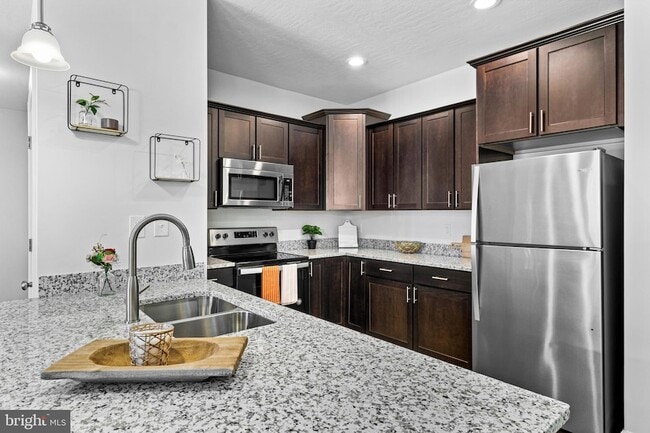 Building Photo - 1010 Admiral Ln