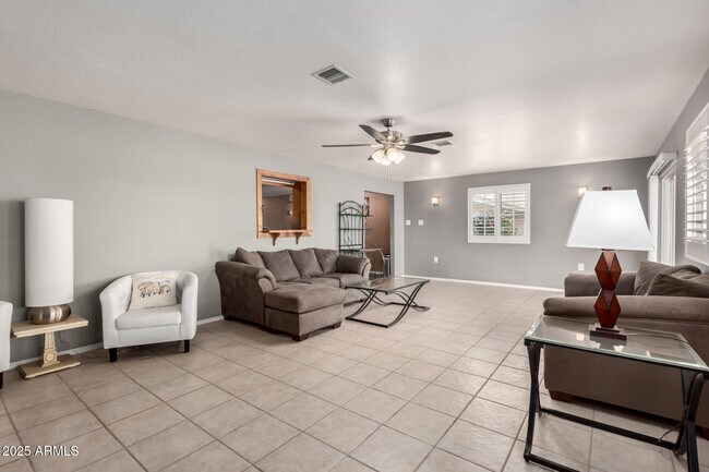 Building Photo - 9430 W Arrowhead Dr