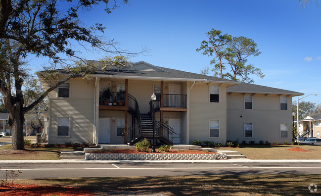 Brentwood Lakes Apartments - 761 Village Center Dr N Jacksonville FL ...