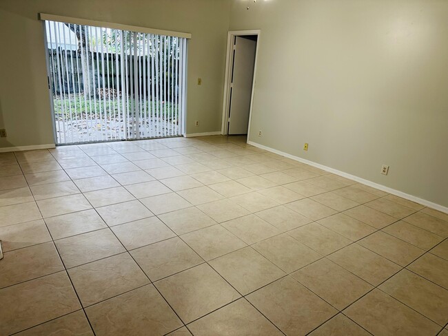Building Photo - 5165 Foxhall Pl