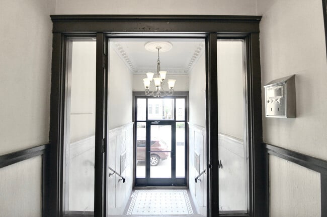 Building Photo - 3720 S Indiana Ave