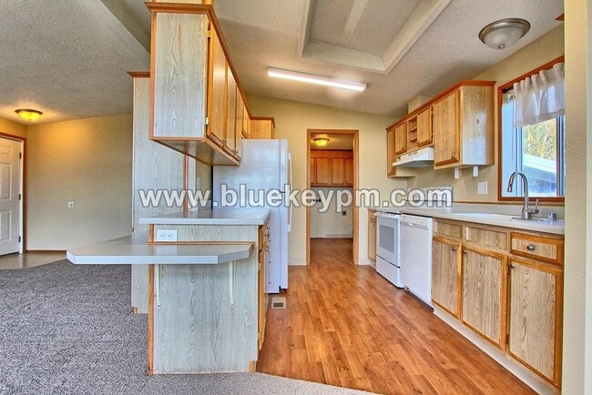 Building Photo - 2 Bed, 2 Bath Home with View of MT. Hood in Oregon City