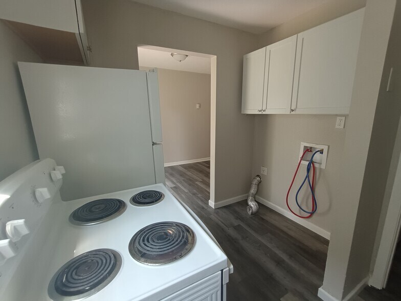 Building Photo - 1202 E Walford Dr