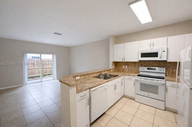 Building Photo - 2313 SE 24th Ct