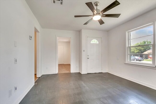 Building Photo - 2116 Andover Ct